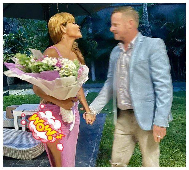 女友刺死,当时他正在跟前妻视频通话_马特·哈珀_艾米·帕克帕汉_警方