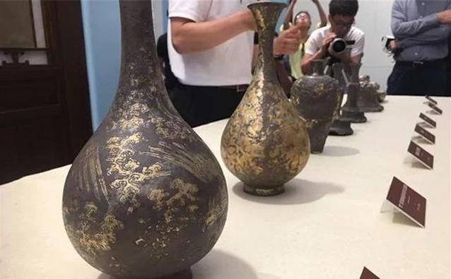 河南农民挖到19件文物,捐给故宫被奖八千元,后遇困难故宫又给10万