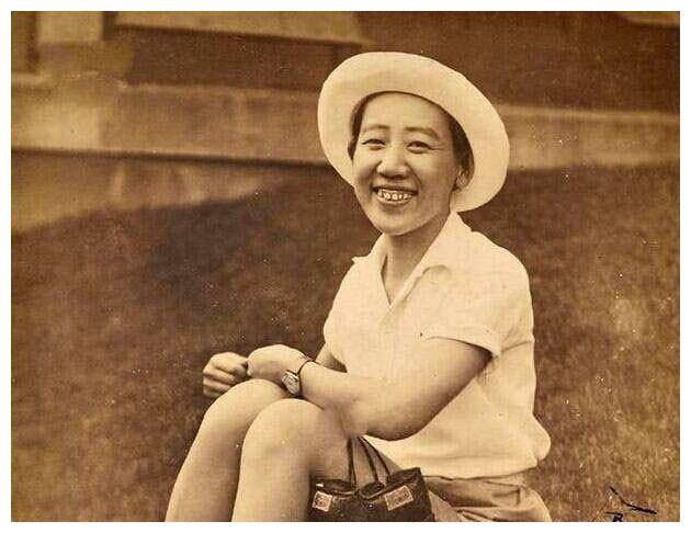 1948年川岛芳子被枪决,死后手中紧握一张小纸条,上面写着什么?