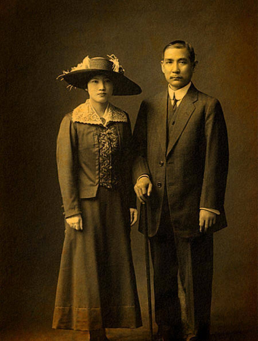 她是宋氏三姐妹财富最多的一个,一生有四个子女,可惜少人有知晓