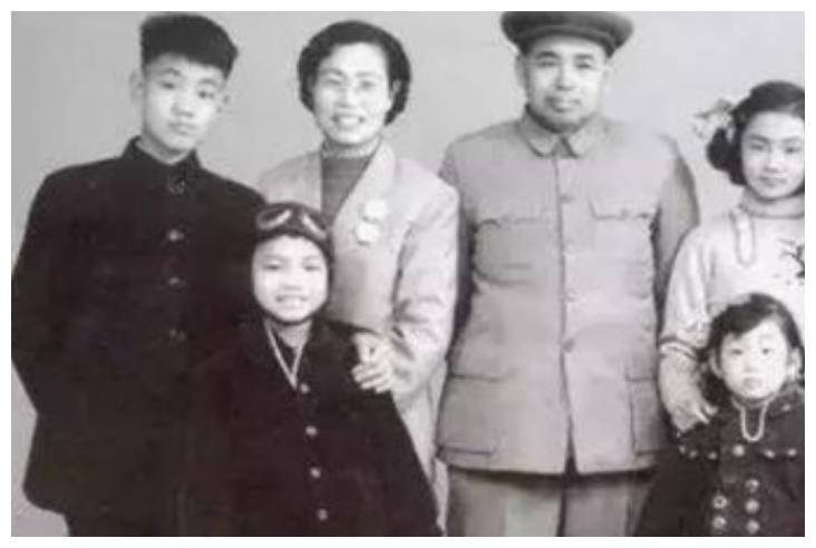 2017年许世友夫人田普在京逝世,享年93岁,李敏前来送别_吴克华_辛亥