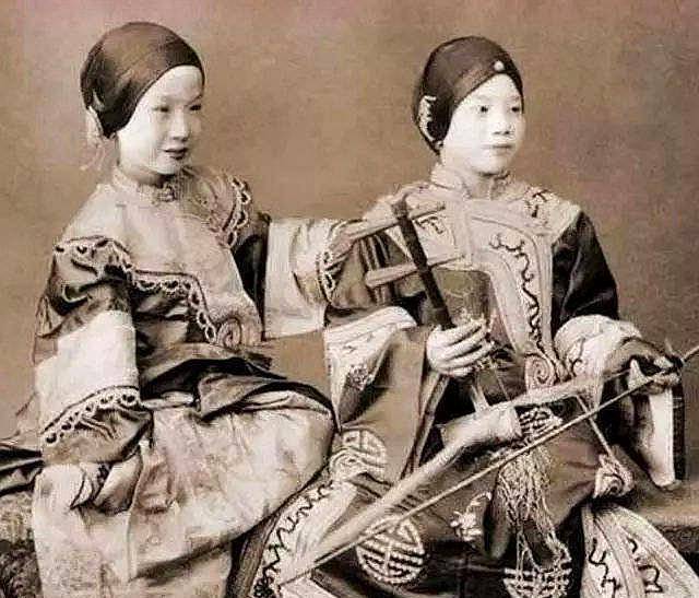 近百年女人们的模样，图2令人愤怒，最后一张让人眼前一亮_手机搜狐网