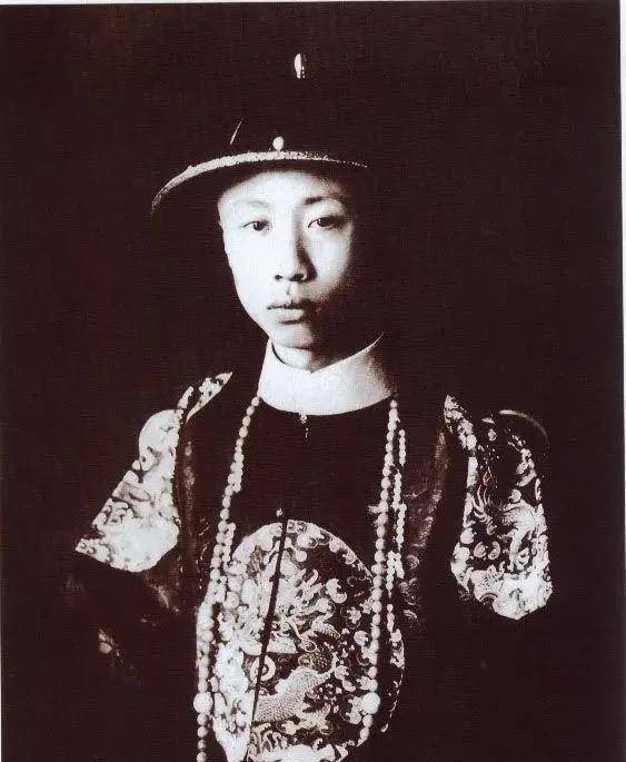 末代皇帝溥仪有多无知?不管在哪个国家,自己只想当皇帝