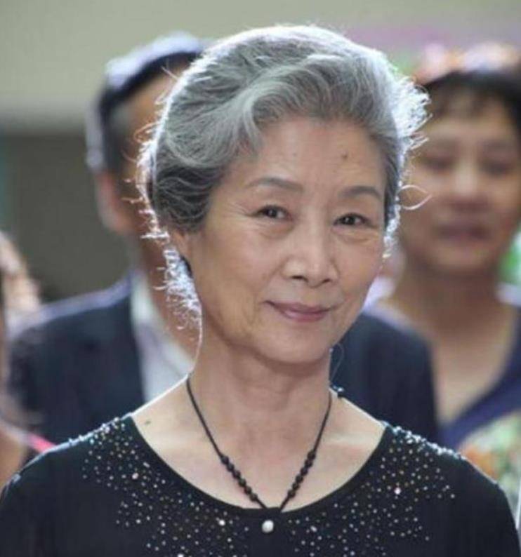 国家一级演员吕中,儿子是导演,儿媳是影后,女儿更是国人的骄傲