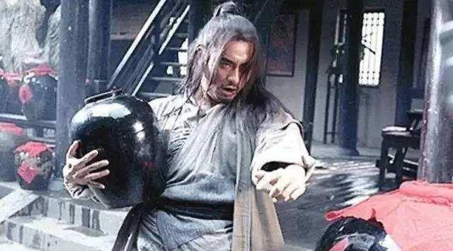 梁山泊外,林冲点了二斤熟牛肉,两角酒,一般人真的吃不下!