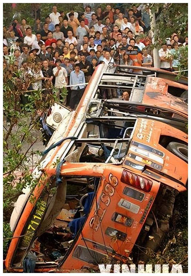 永远到不了站的公交车,回顾06年重庆石门大桥公交车特大坠桥事故