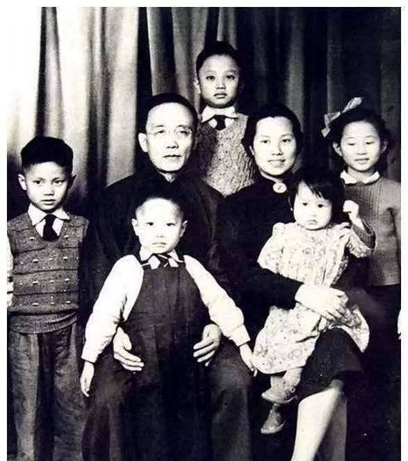 溥仪四处找工作,郭沫若请他当助理,溥仪说了5个字,他尴尬离开