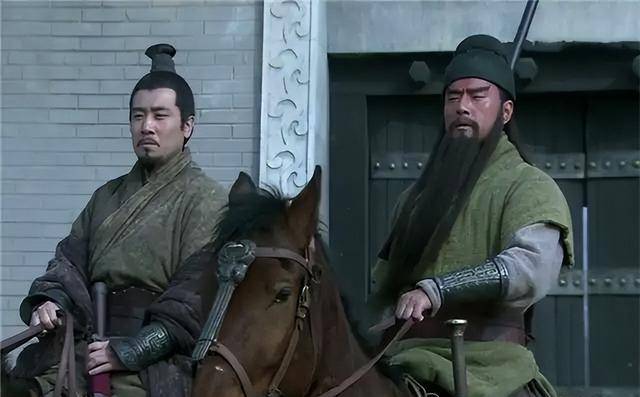 一个新出土的汉尺,展示出"身长九尺"的武圣关羽,在现代有多高