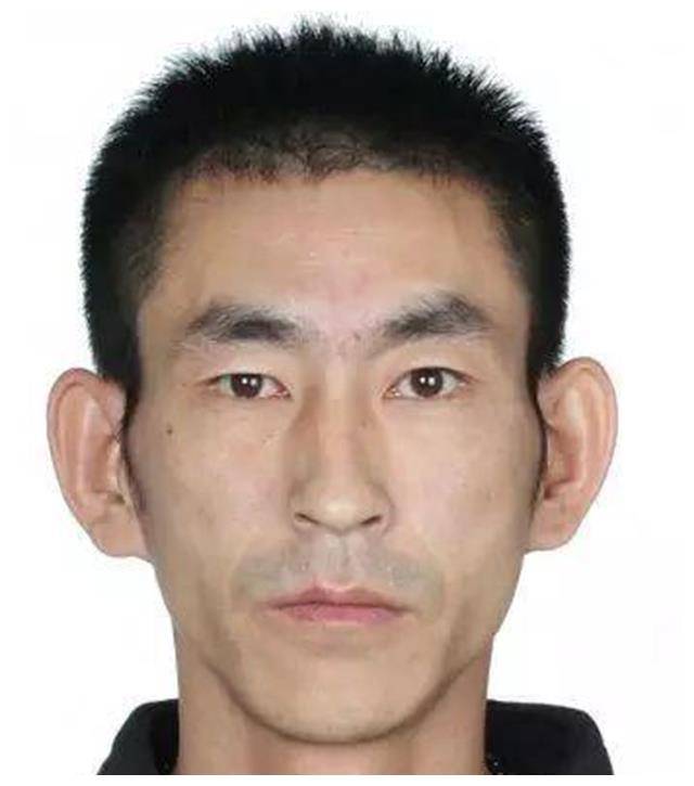 在该老板拒绝之后,吴长伟一怒之下把酒吧砸了个遍,还把该老板的豪华