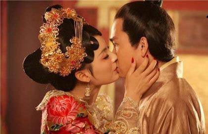 公主丧夫后,晚上召见数名美男,次日侍女打扫房间,惊慌而退!