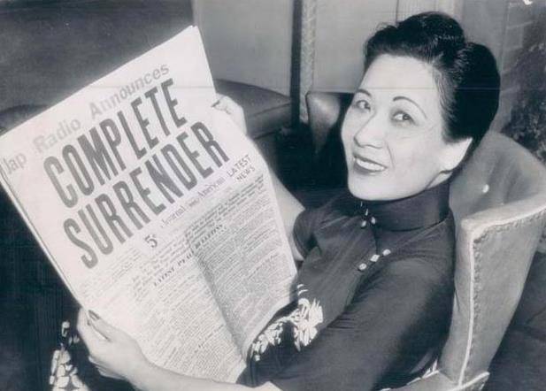 孔令仪天生大胆,她偷偷地飞到美国,和陈纪恩潇洒了一段时间,随后便