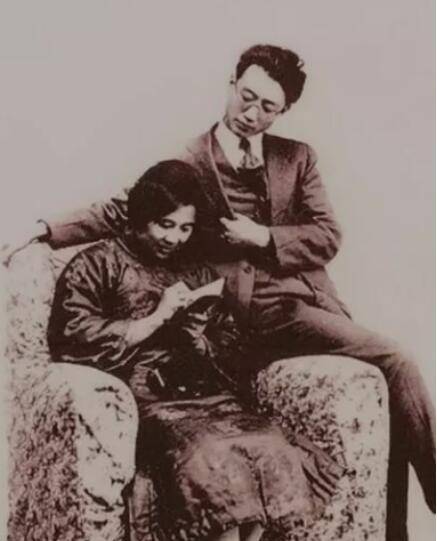 瞿秋白便对杨之华产生了爱慕,只可惜这时候的杨之华早就嫁给了沈剑龙