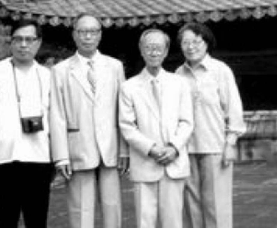 溥仪的生死消息,为了保住最后的家族一脉,于是他和父亲载沣连夜商量