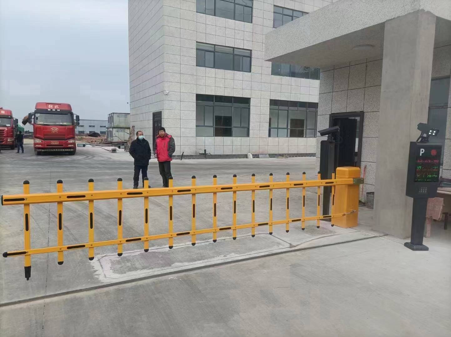 停车场道闸普通道闸和防爆道闸有什么区别