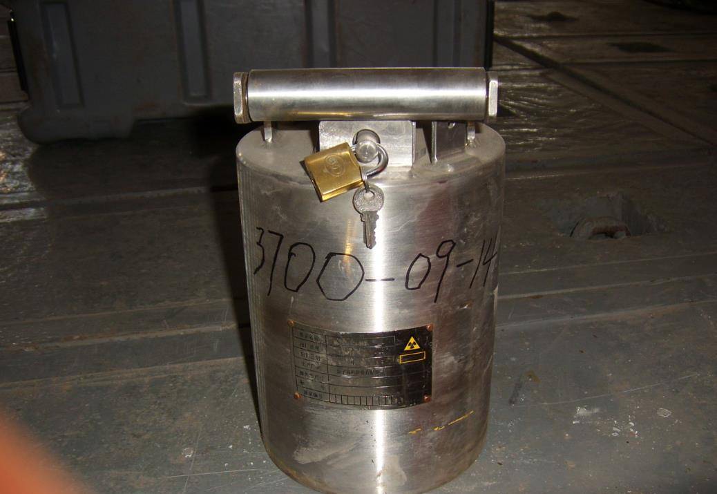 原创1987年,巴西2蠢贼偷走废弃医院的小罐子,导致数十栋建筑被强拆