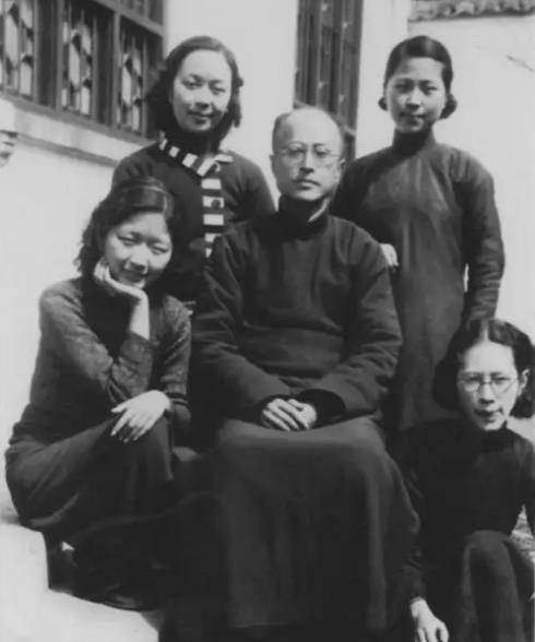 原创陆英:讨好婆婆生14胎,败血而亡半年丈夫另娶,子女饱受继母刁难