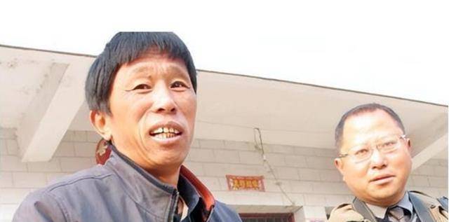 林观荣就像是一个扎着马步自愿蹲