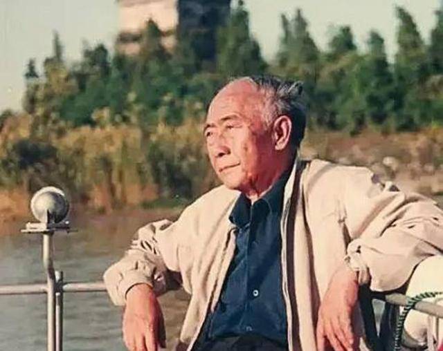 "烟火神仙"汪曾祺:任世间嘈杂污浊,总能将初心守护