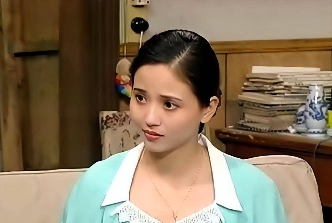 演小白菜一夜成名,曾经江南第一美女,遭"守寡"后被骂:长得太丑