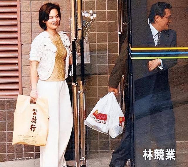 这次林竞业失足坠楼身亡的新闻又一次轰动了香港娱乐圈,两人再次被