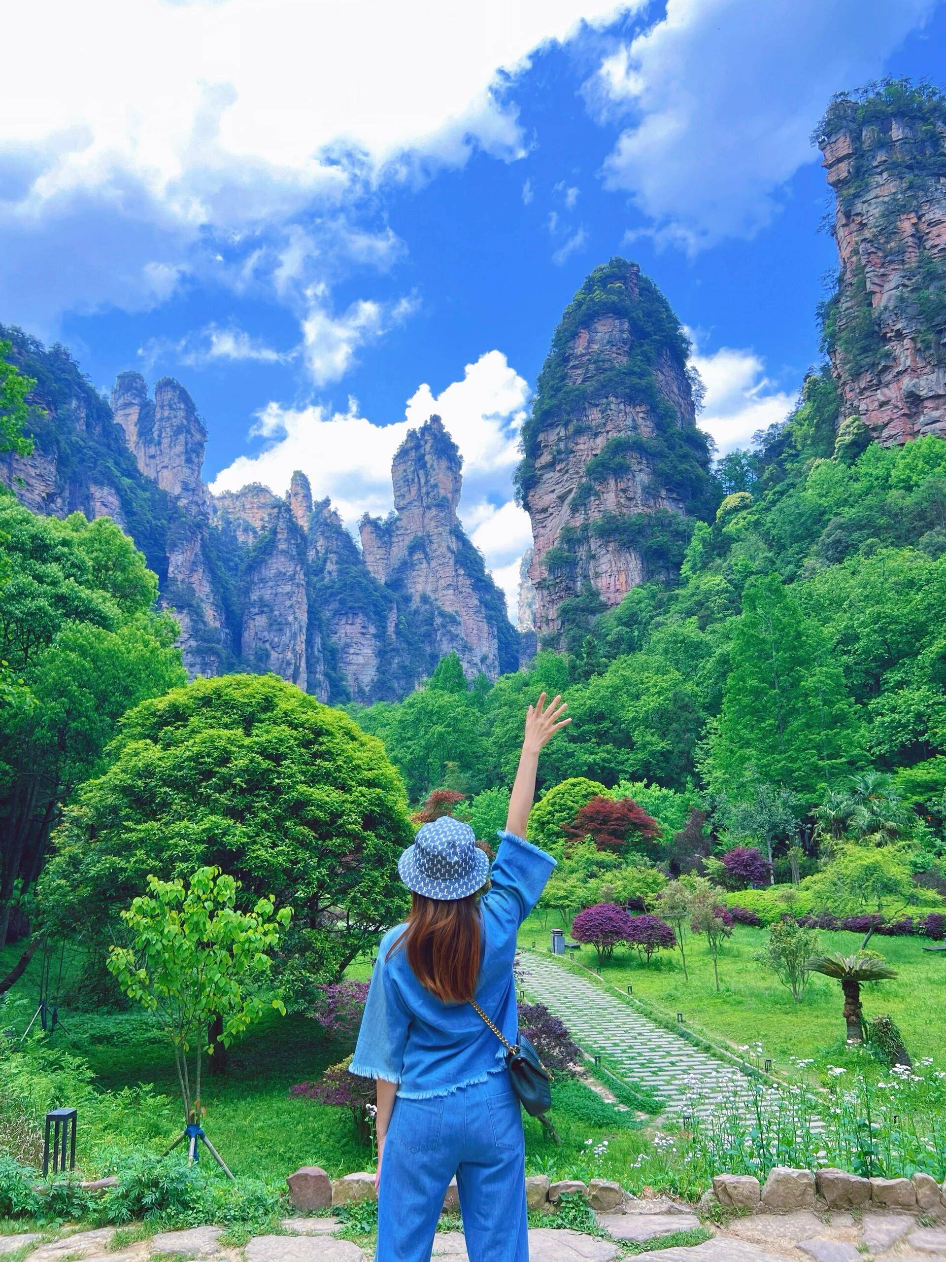 张家界闺蜜4日游凤凰古城:美食住宿等你尝,必打卡景点全揭秘,注意事项