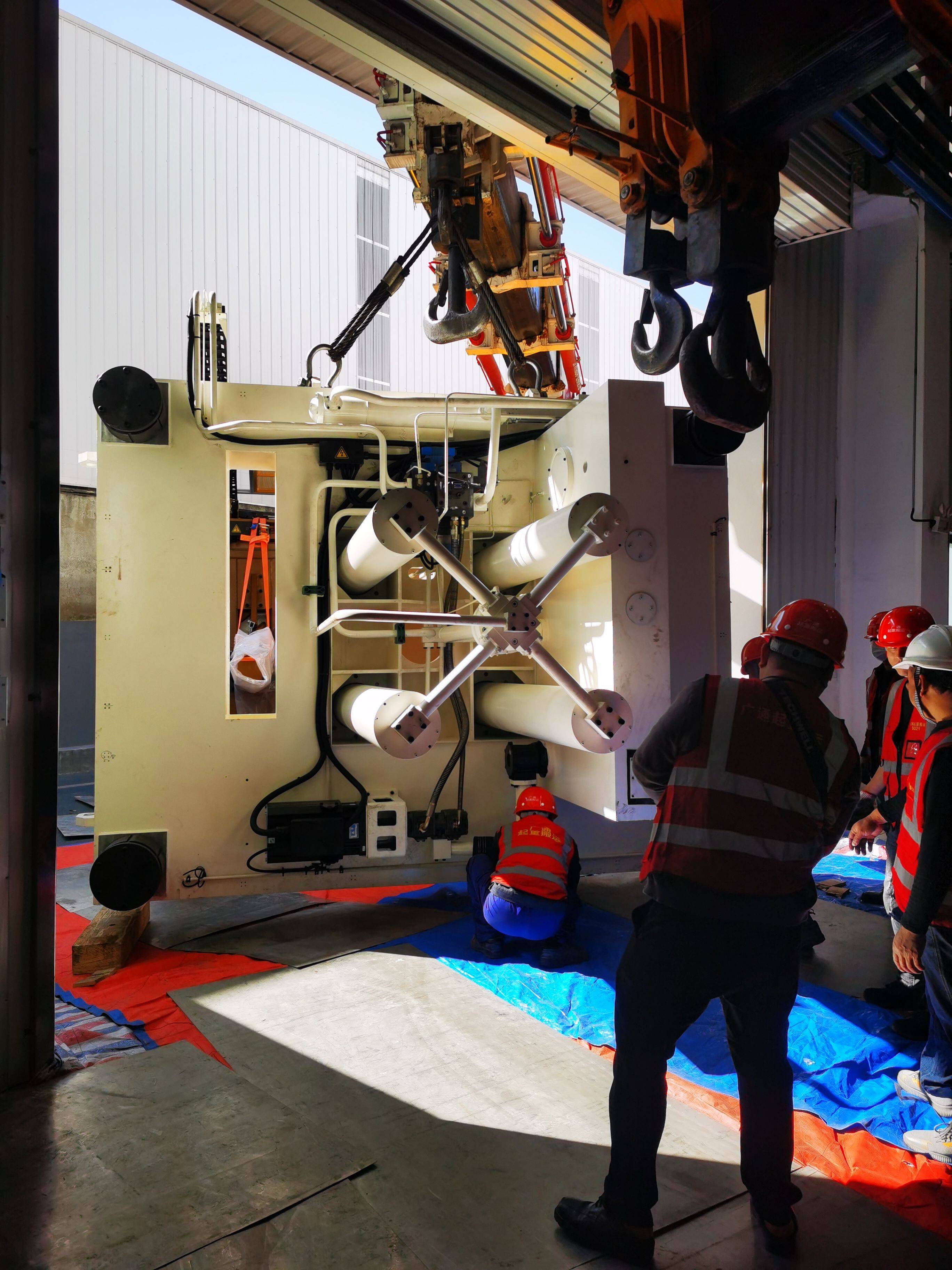 佛山一间进口包装设备工厂的主理人贾老板,盼望追寻大型设备起重吊装