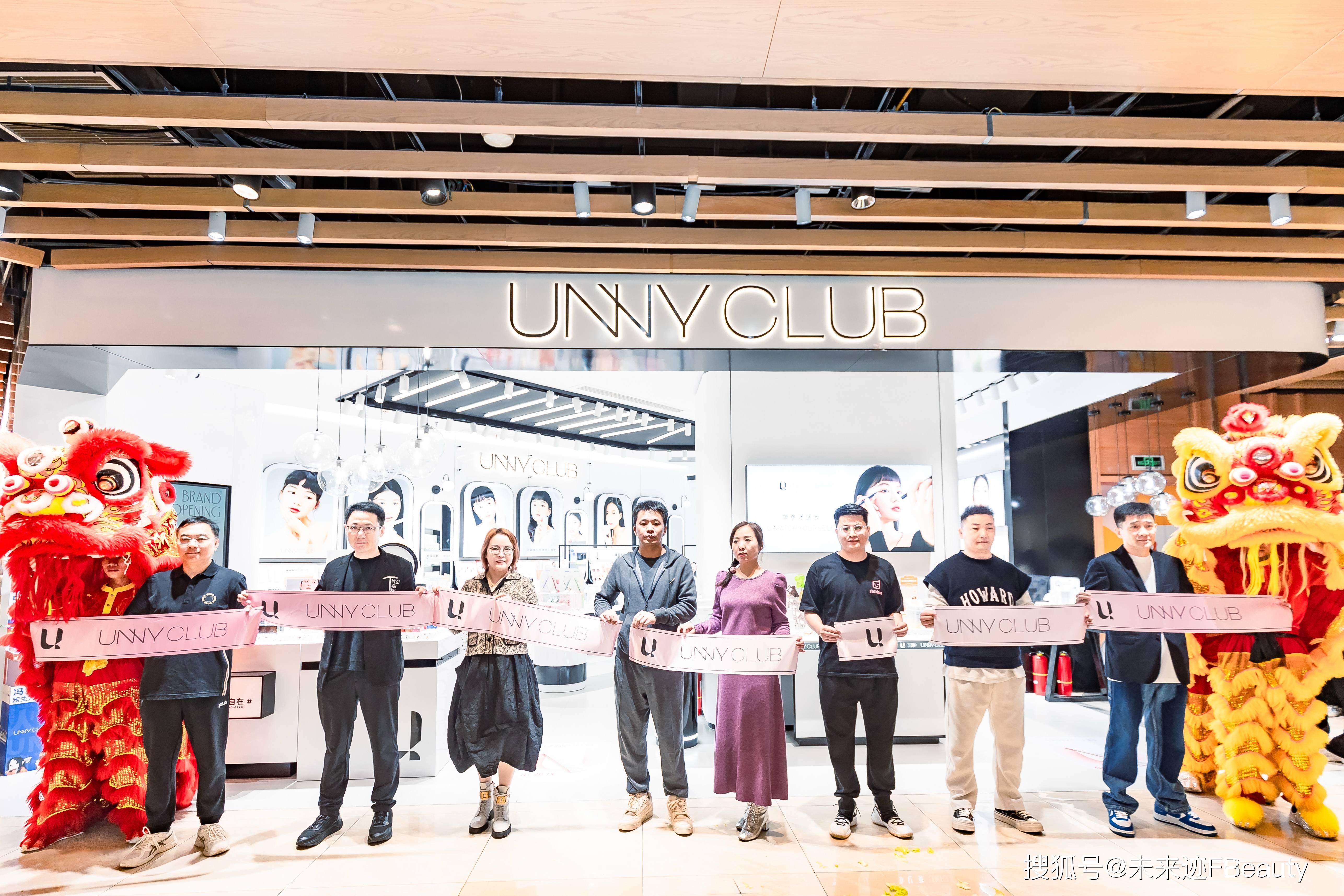 开业庆典上,佩莱集团创始人&ceo 许青松,佩莱集团联合创始人&unny