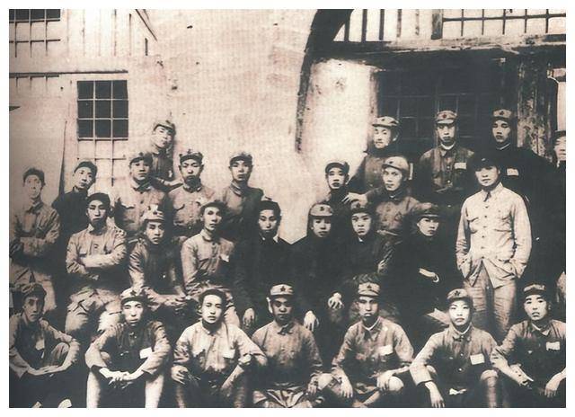 1934年7月,中共陕甘边特委,陕甘边游击队在南梁阎家洼召开会议,决定