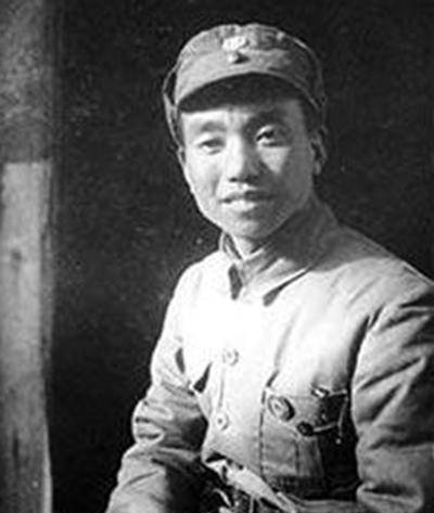 此将军毕业于黄埔军校,25岁就当军长,刚上任就指挥部队以少胜多
