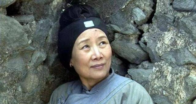 慈禧十分讨厌这种行径,于是就把安德海给处斩了,李莲英老二上位,成为