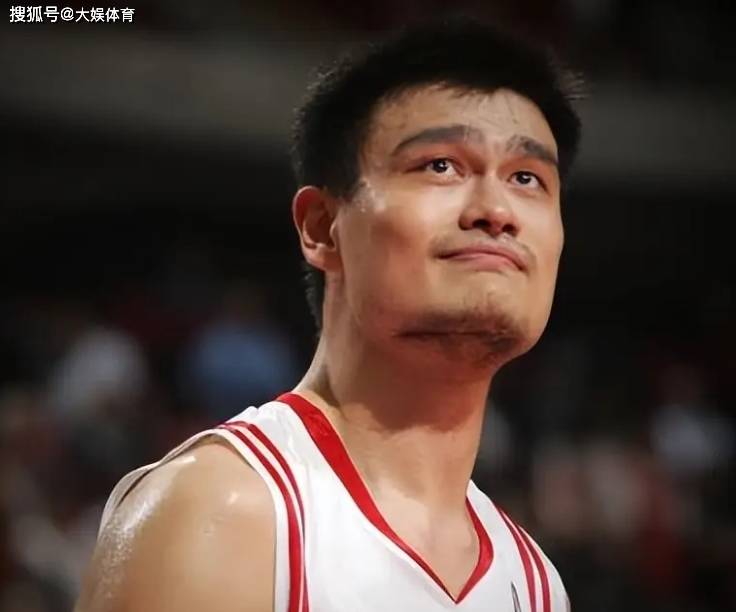 姚明增重绝对是错误选择，这么高，这么大的体重，出场时间又长