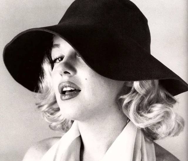 1962年,玛丽莲梦露,穿水晶钻石礼服裙为美国总统庆生,艳压群芳