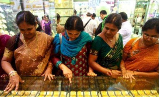 在印度,为何女孩被视为"赔钱货"?印度重男轻女的真实原因