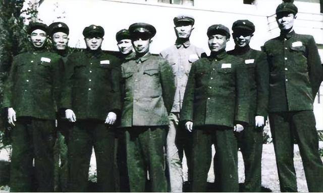 "刚见到汤光恢王兴华便大声呼喊了起来.