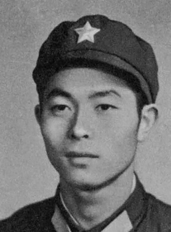 爆破筒塞入暗堡却被越军推出，战士想了一招，30分钟炸掉4个暗堡_侯满厚_连长_连队