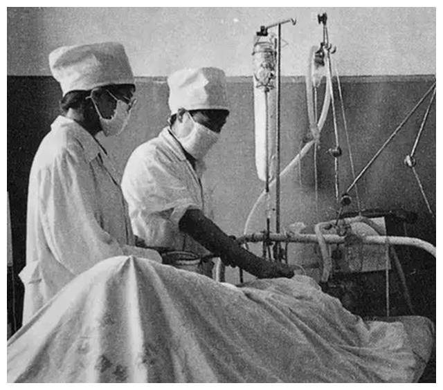 1942年,蒋经国情人章亚若暴亡,这背后有何秘密?