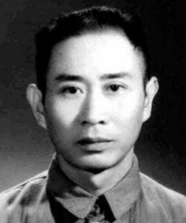 他在西藏主政13年，55年授上将却主动降为中将，享年65岁_张经武_军校_国军