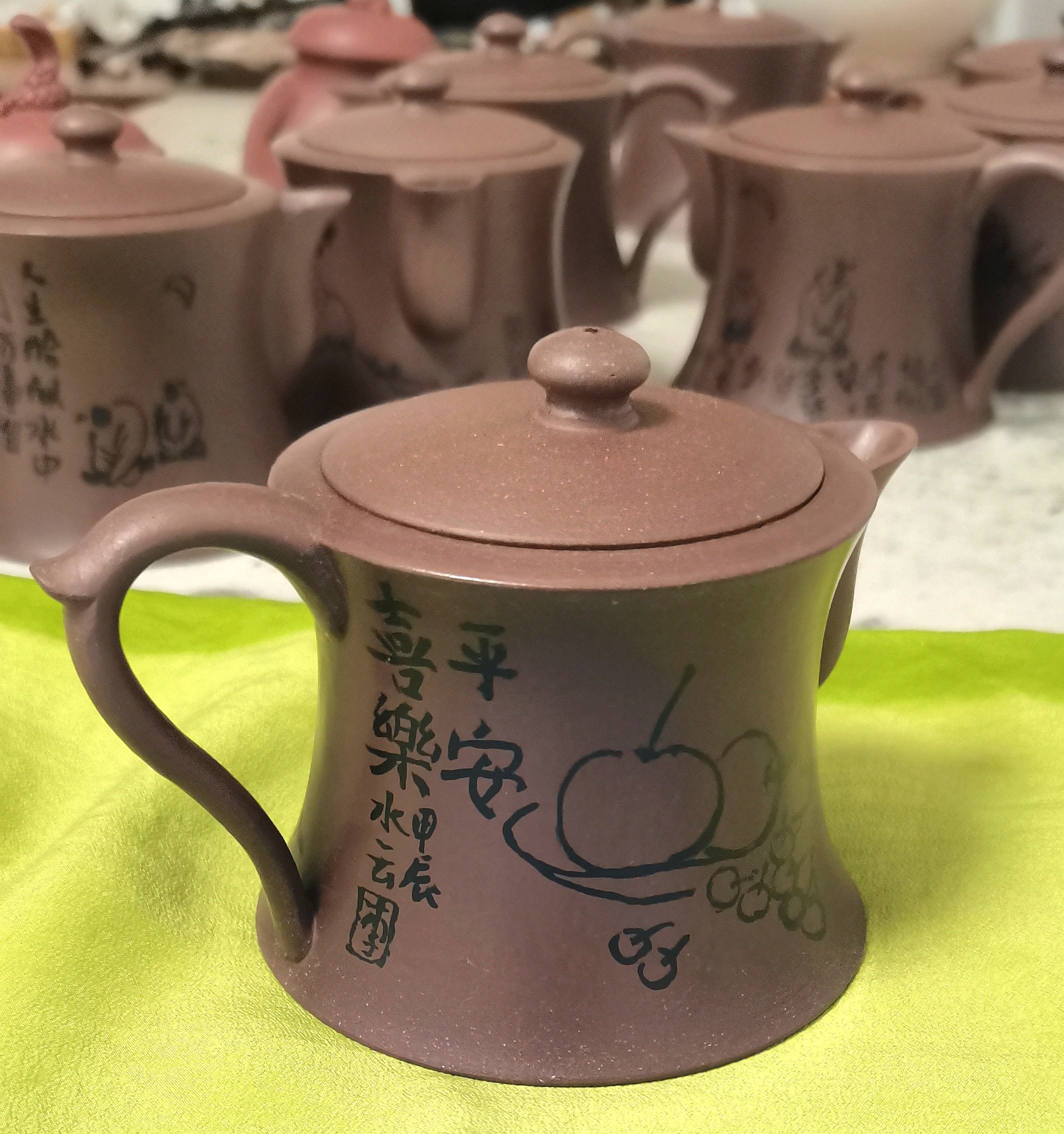 艺术名家李水云把绘画艺术创作融入到紫砂壶上!