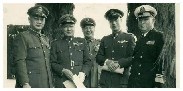 1928年蒋介石愤怒说到:他怕白崇禧就不怕我蒋中正吗!_何应钦_黄埔军校_军队