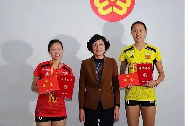 1993年,女排新星王怡为何放弃排球事业,远赴美国?