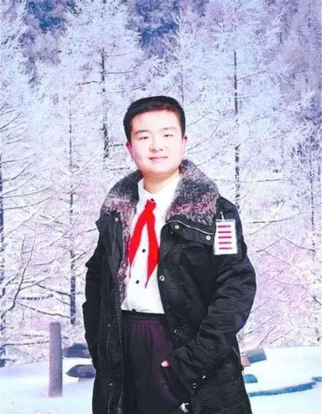 曾经"官相十足"的少年黄艺博,从小就爱看史书,如今怎么样了?