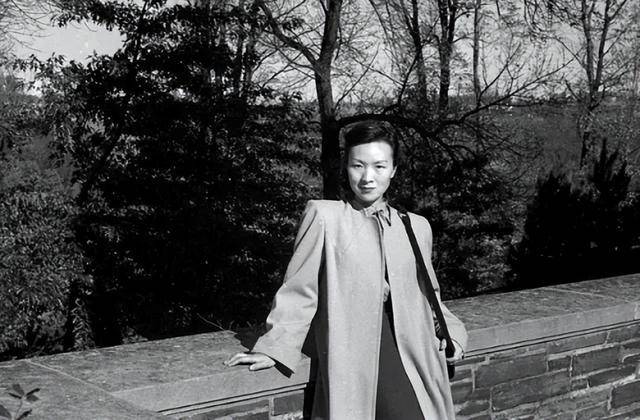 她是"中国最美女人",他的丈夫抵10个师,死后名字被行星命名_李佩_郭永