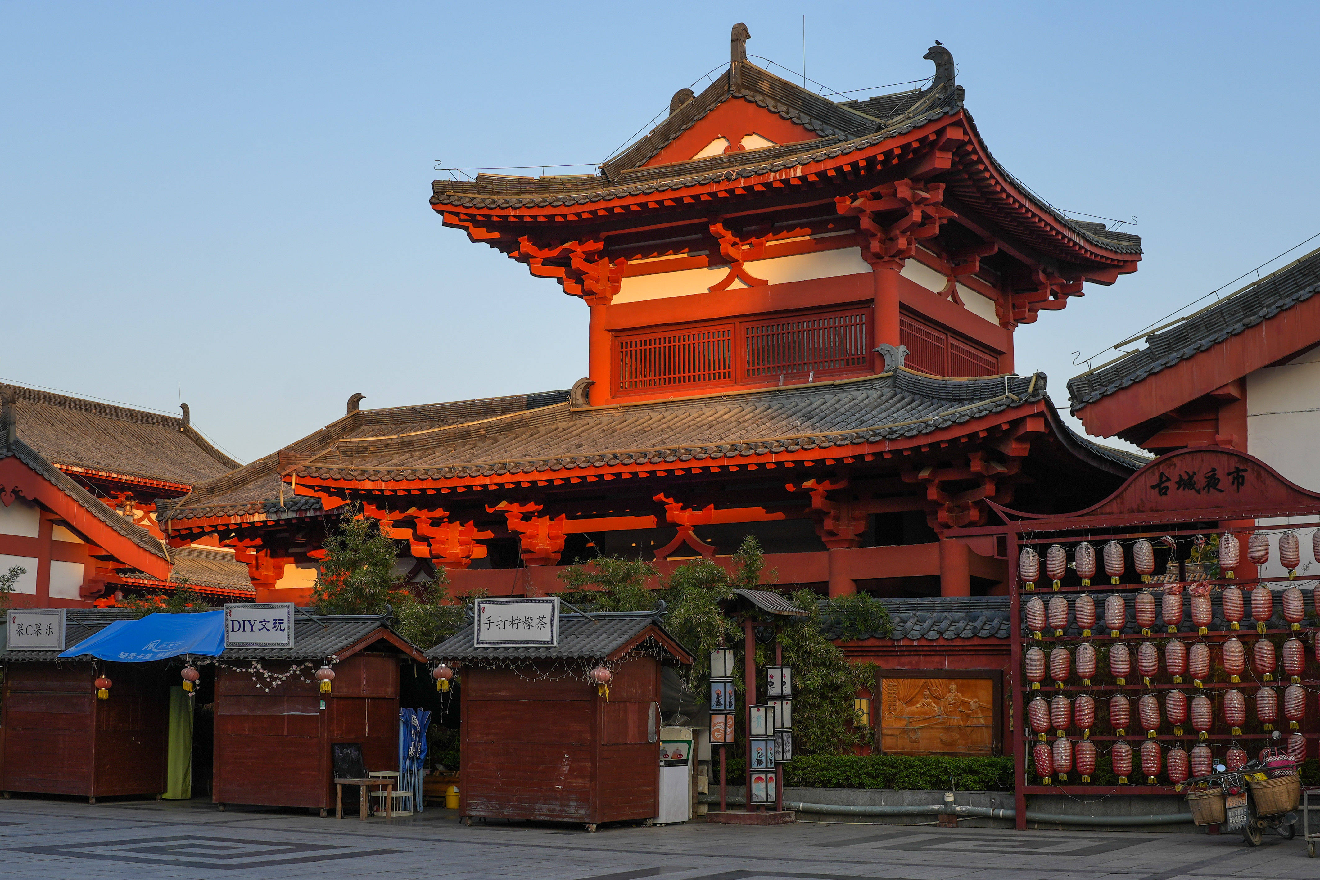 广西玉林有座天下奇楼,内柱悬空不着地,与岳阳黄鹤滕王阁齐名