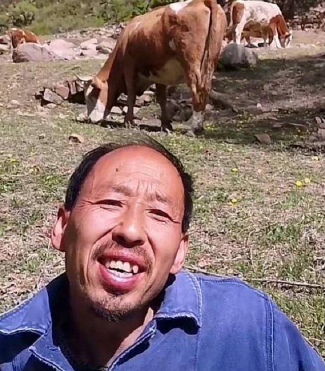 "守山大叔"于新伟:天使踹了他的脸,却又亲吻了他的嗓子