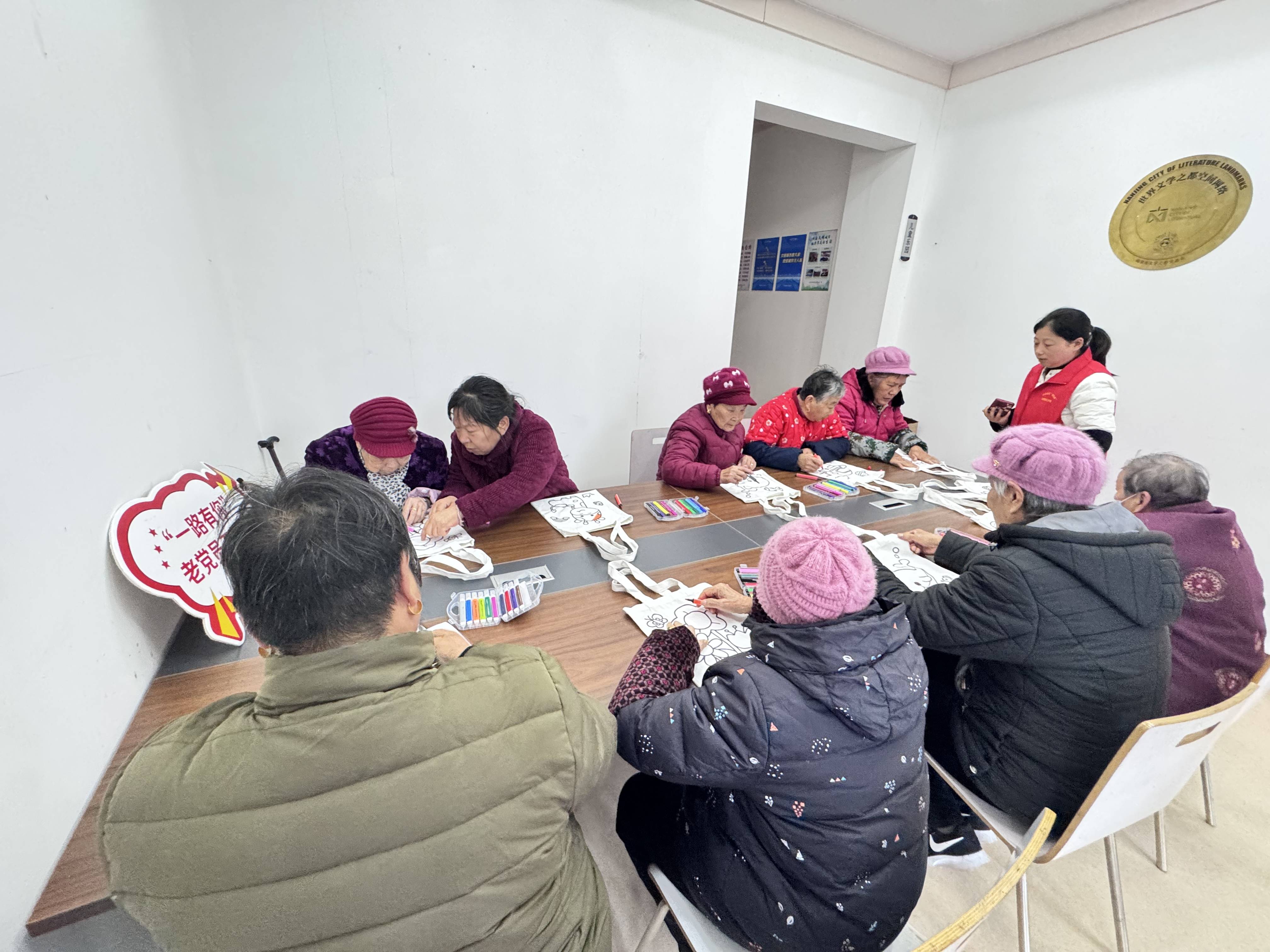 吴边社区党委:笔绘斑斓岁月,布承邻里温情