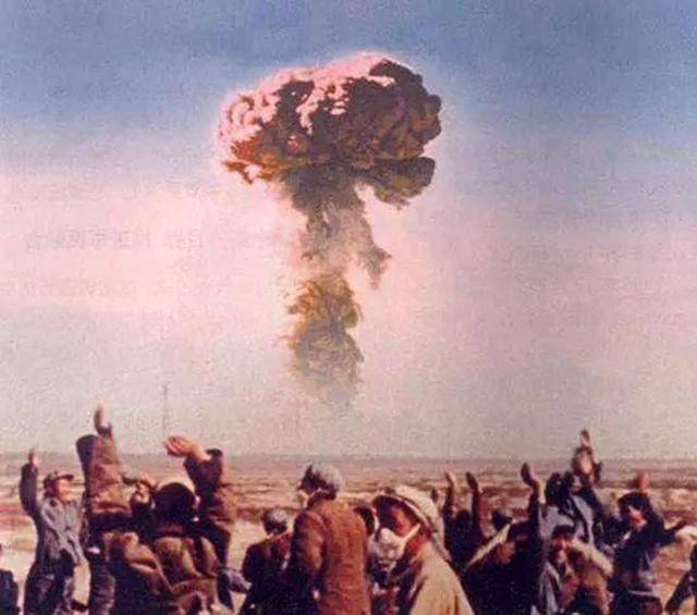 中国第一颗原子弹爆炸时,苏,美,英,法四国都什么反应?