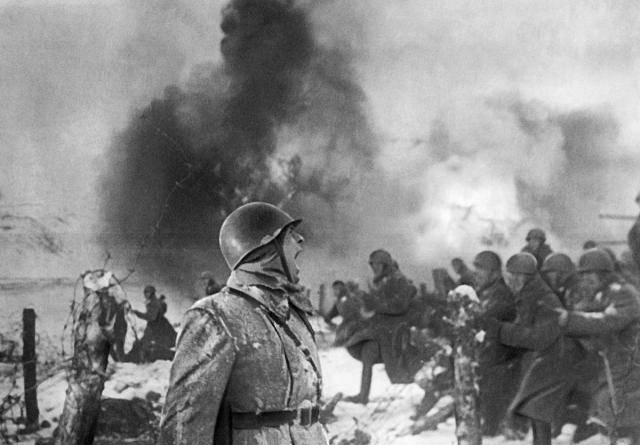 在这里苏联的军队也付出了巨大的伤亡,在斯大林格勒战役中,士兵平均活