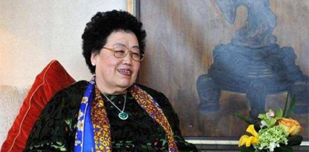 叶赫那拉家族的后人,身价500多亿,拥有北京内环整条街