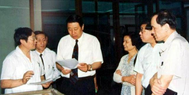 闻世震:辽宁省委原书记,主政辽宁10年,政绩斐然,享年81岁_东北_经济_成为了