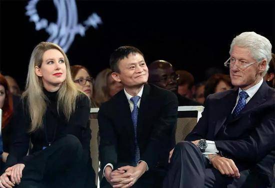 她骗倒美国3任总统,自称女版乔布斯,卷款数亿却是惊天骗局_霍姆斯